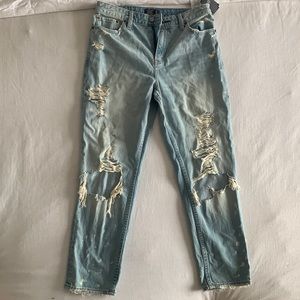 Brand new Abercrombie and Fitch Annie high rise girlfriend jeans